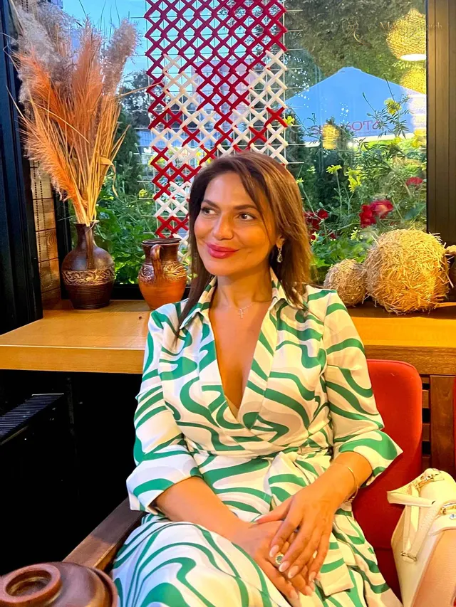 Larissa, 45