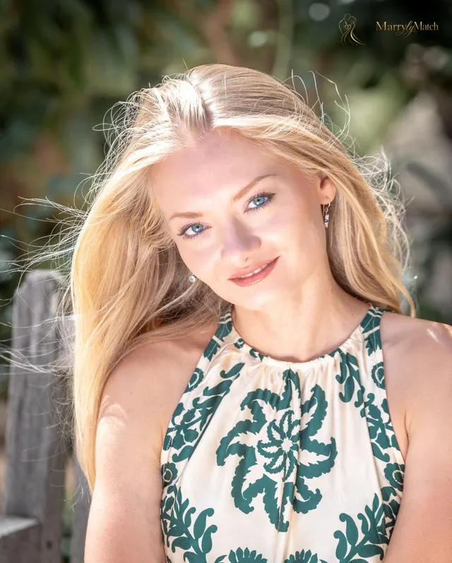 Yuliia, 37
