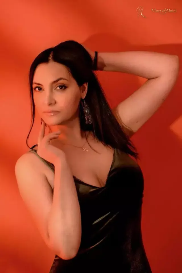Alina, 39