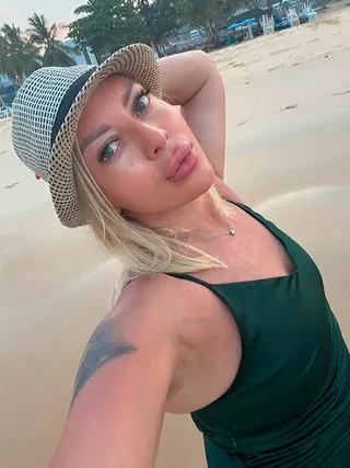 ANNA, 42