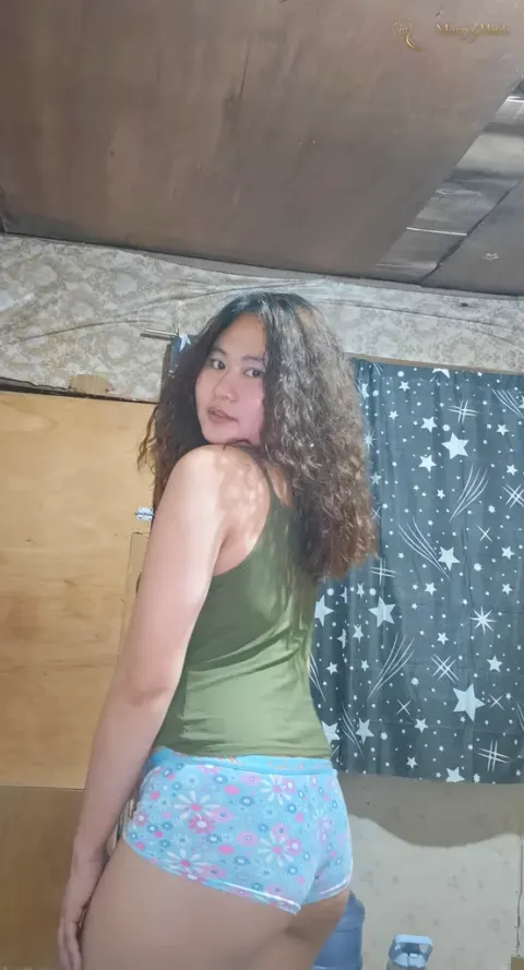 Leah, 28