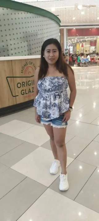 Filipina, 36