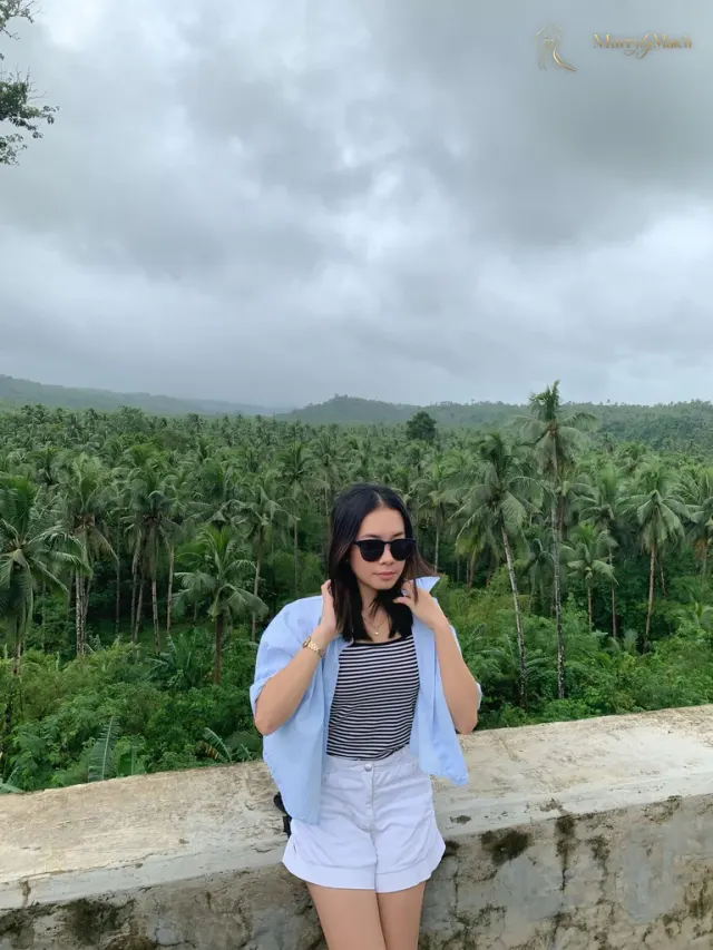 Another photo of Mariel