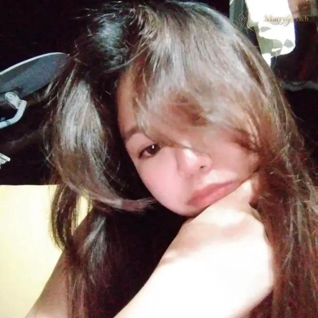 Aly, 30
