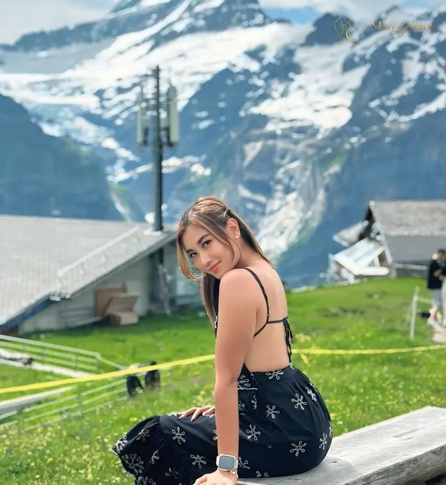 Liz, 28