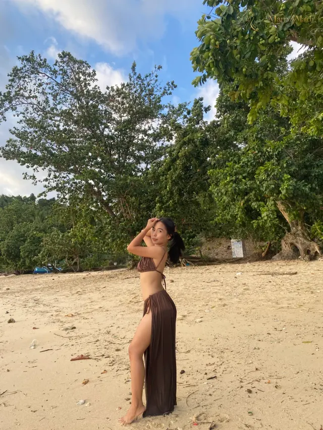 Micaela, 21
