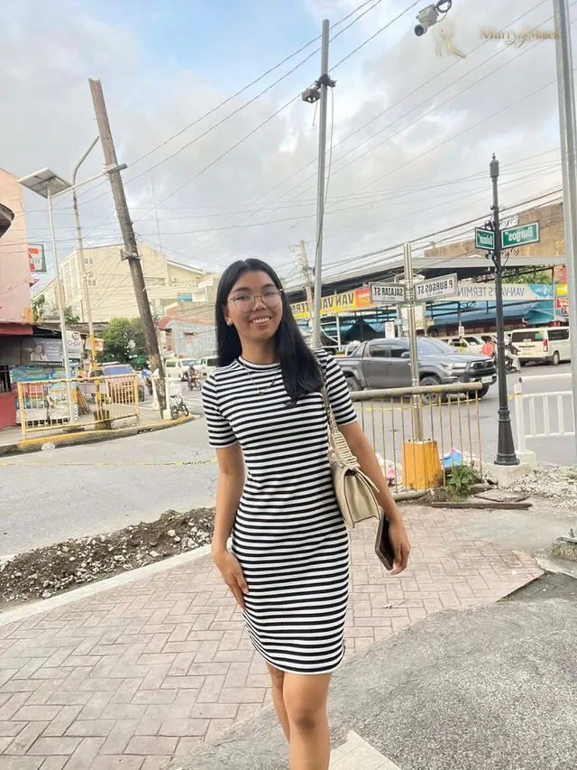 Cristine, 24