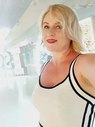 SVETLANA, 48