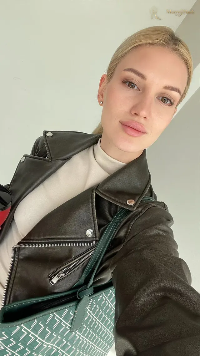 Another photo of Loryna