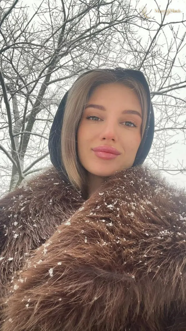 Another photo of Loryna