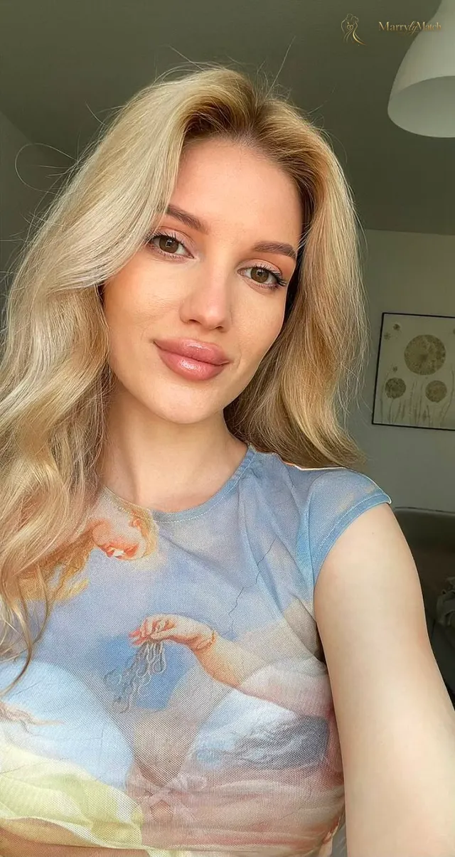 Loryna, 29