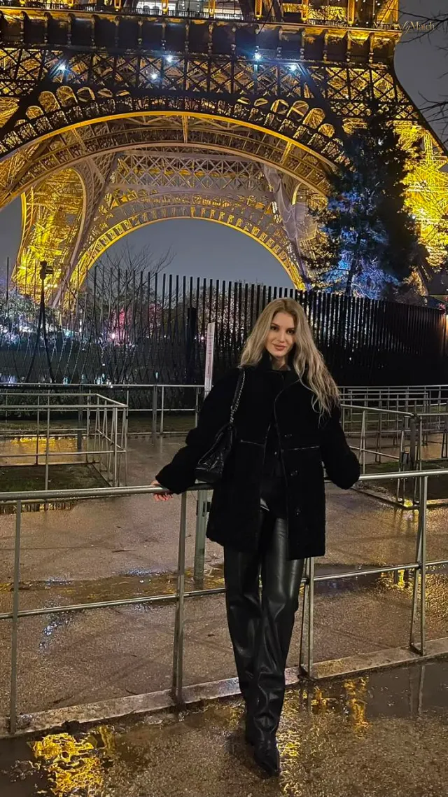 Another photo of Loryna
