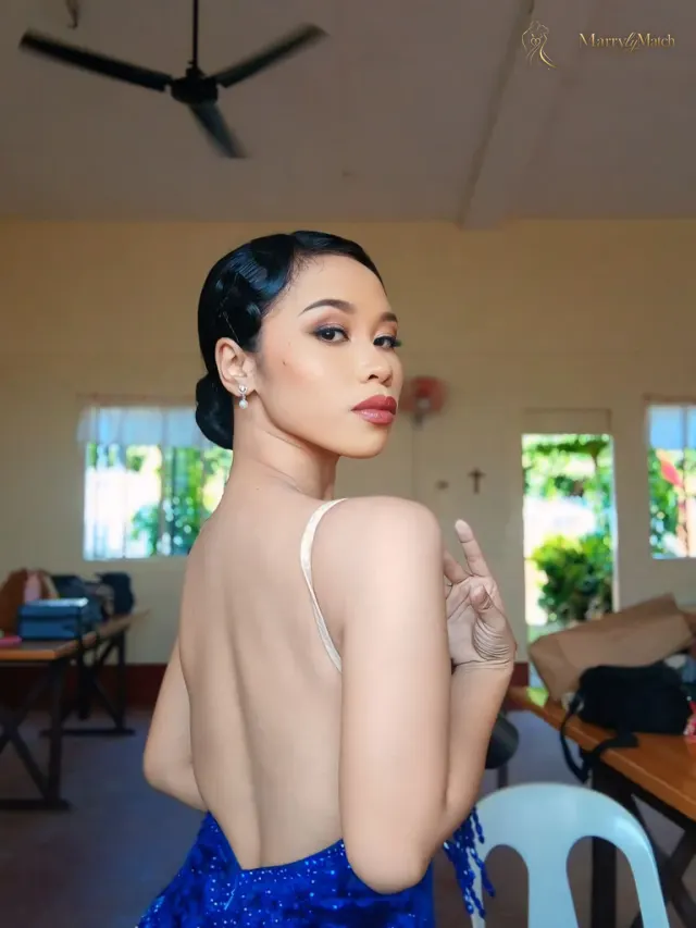 Lyna, 23