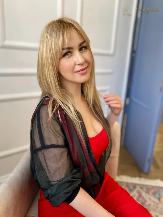 Nadiia, 48