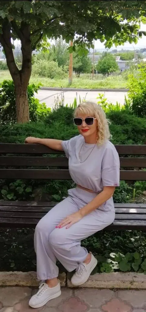 Natalia, 52