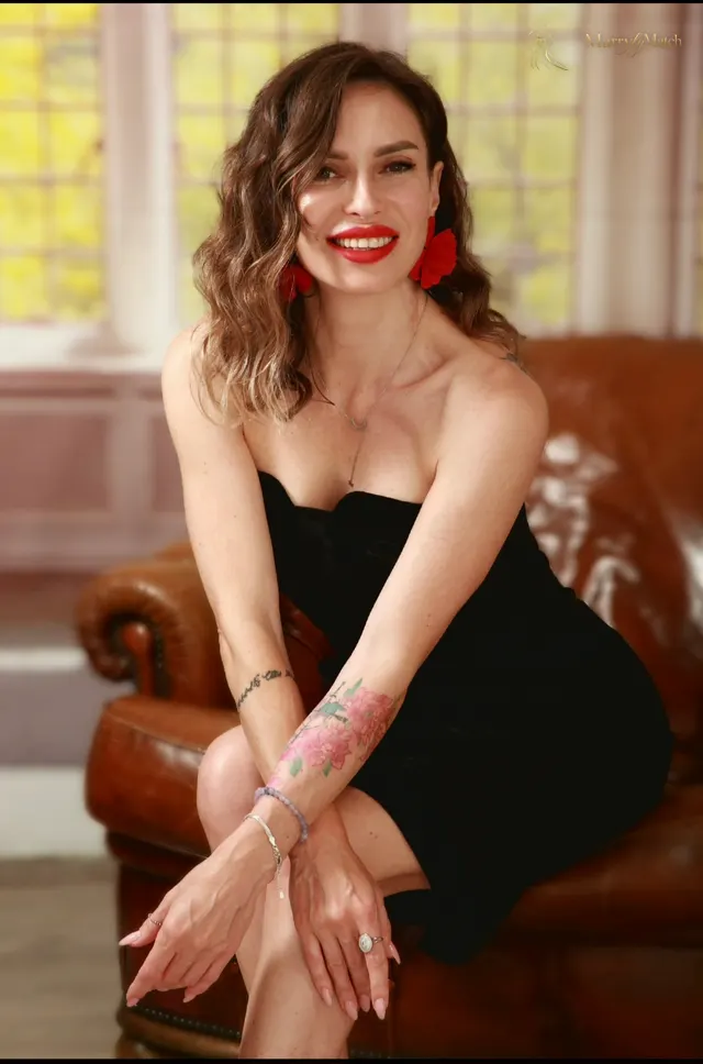 Elena, 42