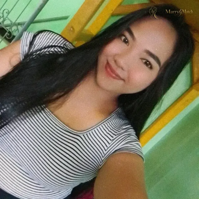 Melanie, 23