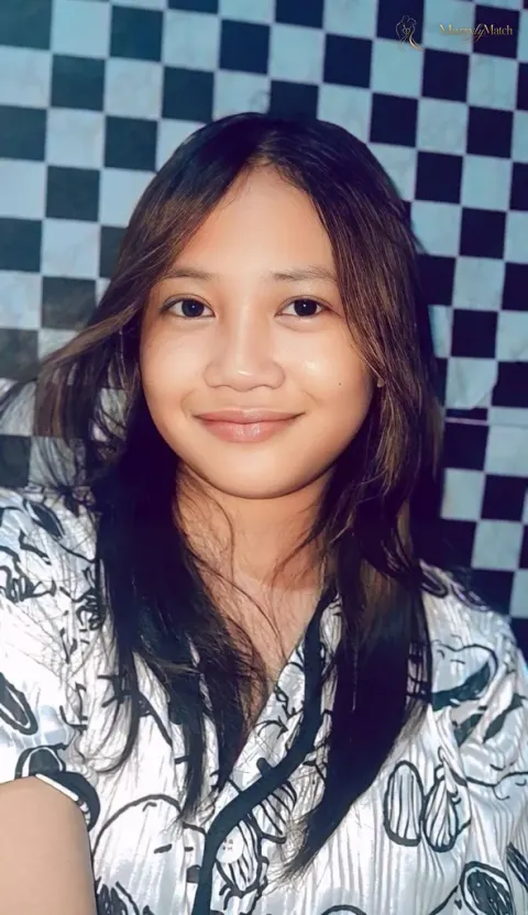 Jennifer, 20