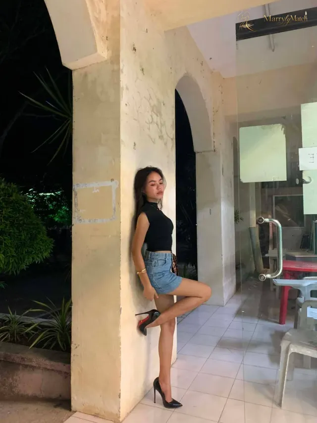 claire, 20