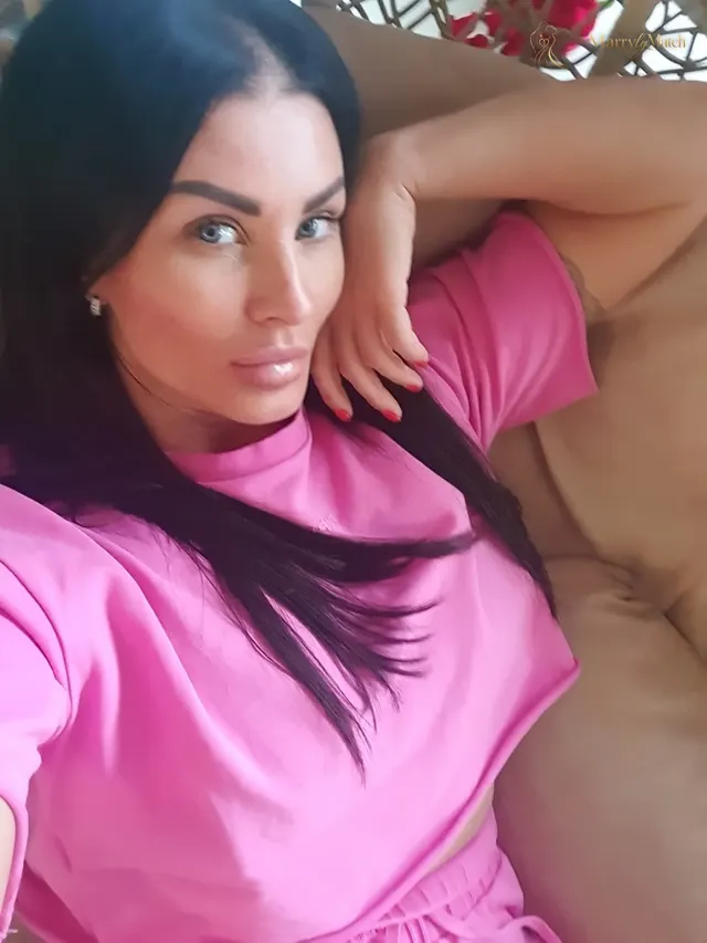 Natalia, 41