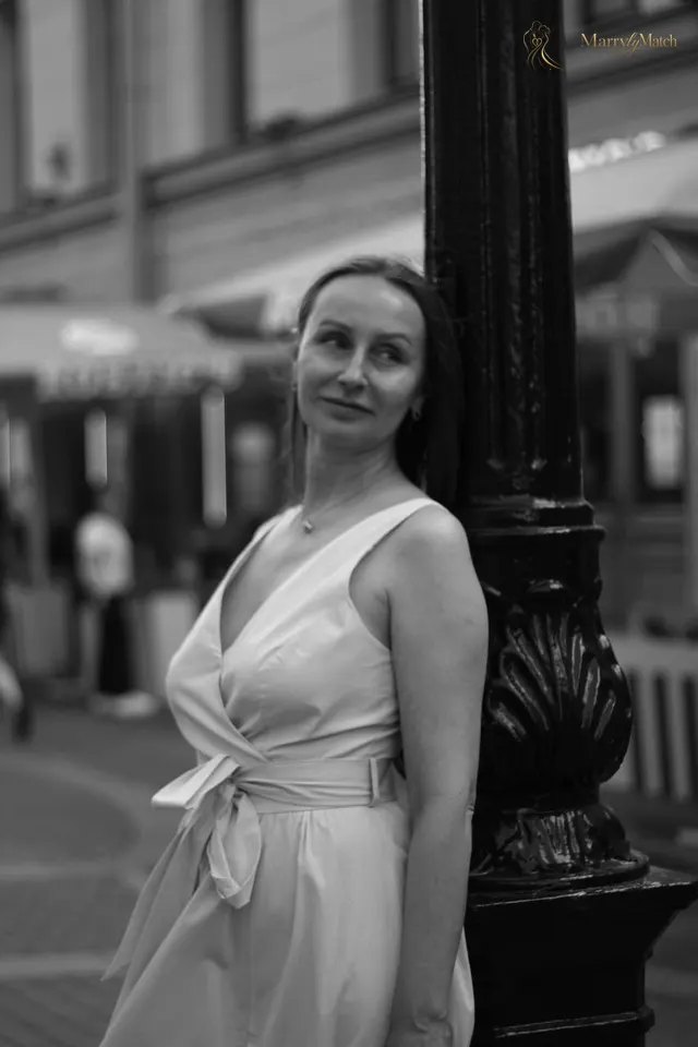 Elena, 52