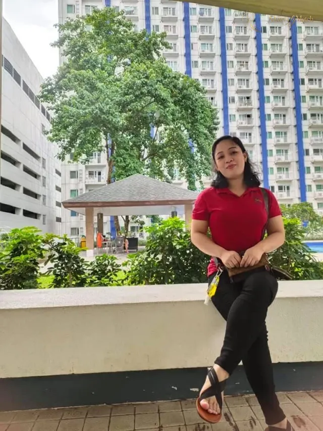 Angelyn, 33