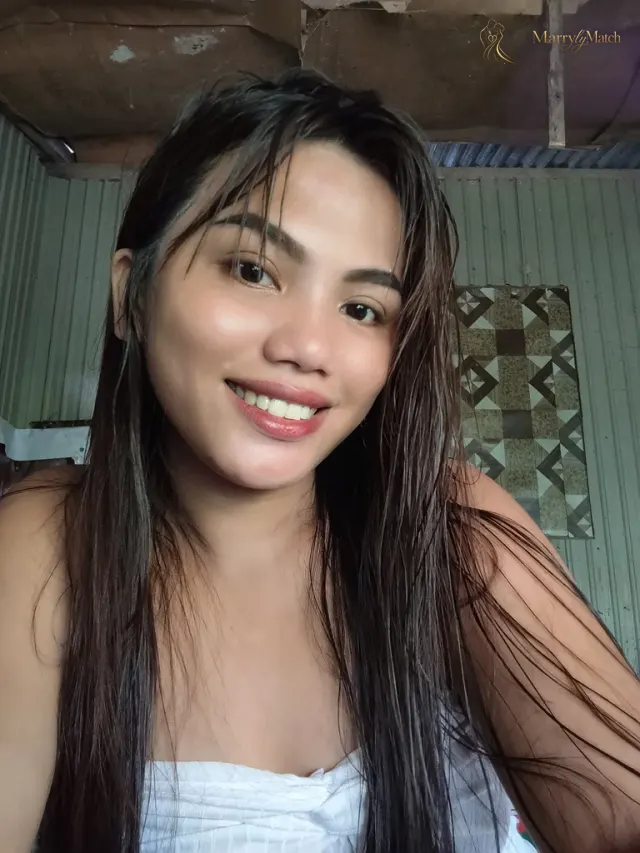 Lovenielle Monique, 23