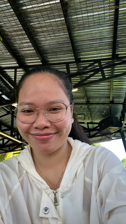 Another photo of Shaina
