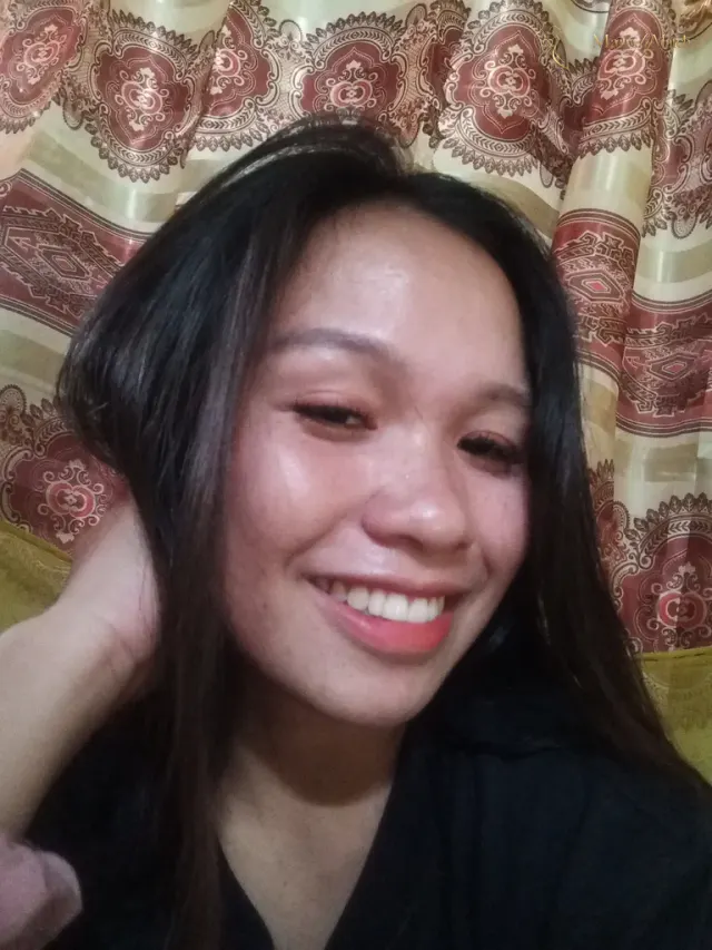 Another photo of Jovelyn galindo