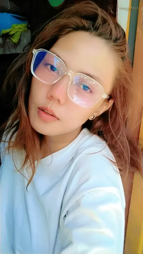 Another photo of Jona Liza