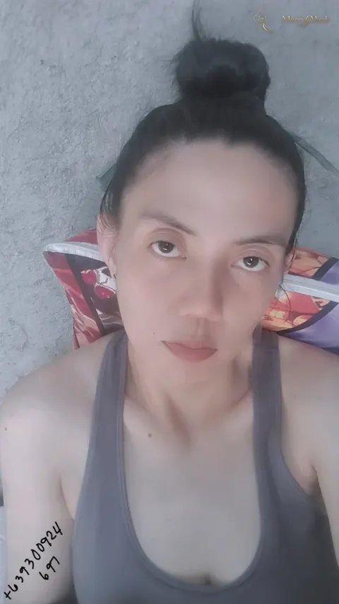 Another photo of Jona Liza