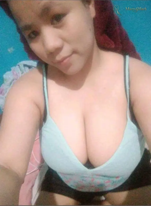 Ava, 24