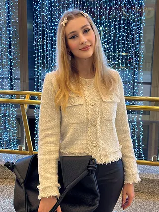 ANNA, 30