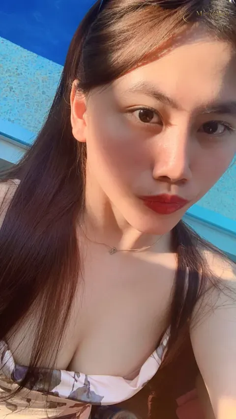 Rachel, 22
