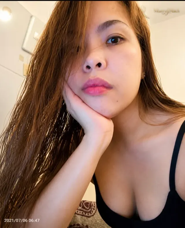 Julie, 37