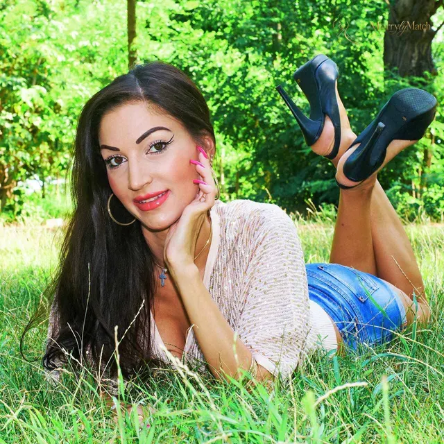 Iryna, 43