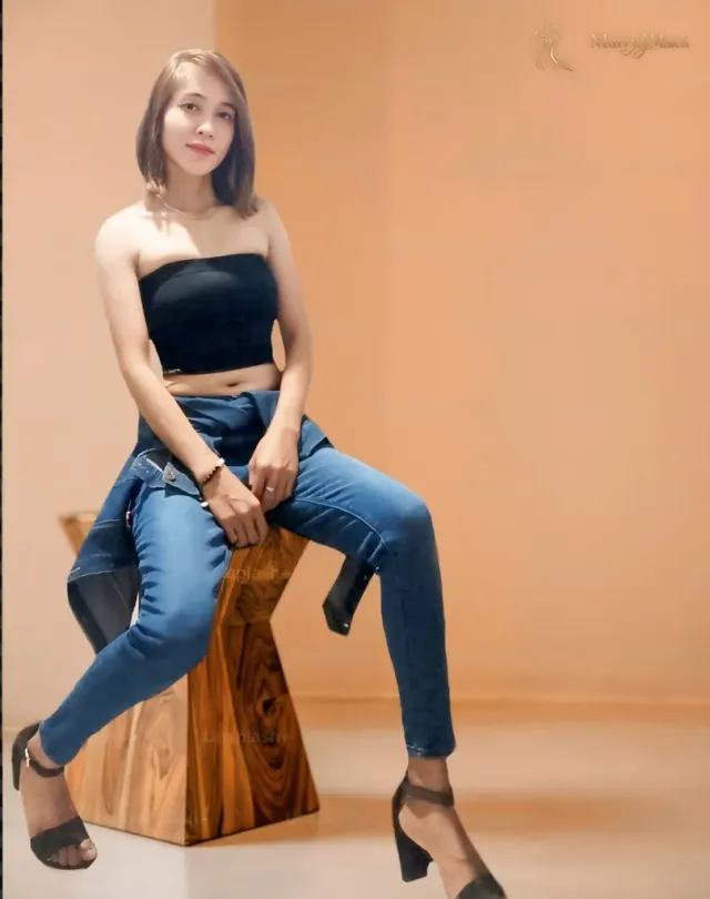 Rachell, 33