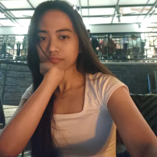 Nica, 24