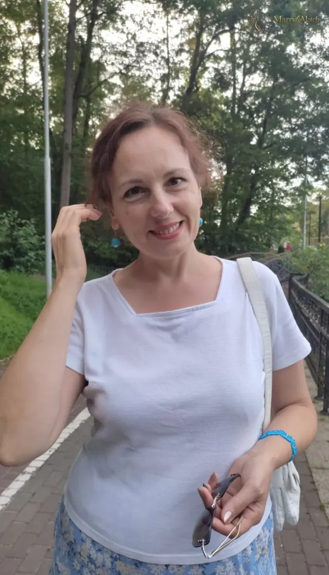 Yuliia, 52