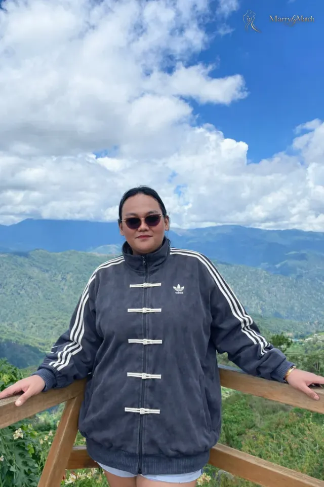 ashley, 25
