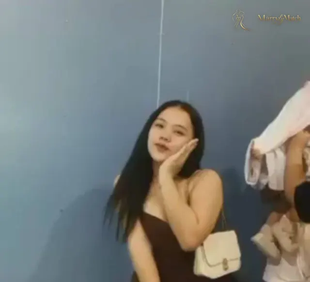 Janelle, 21