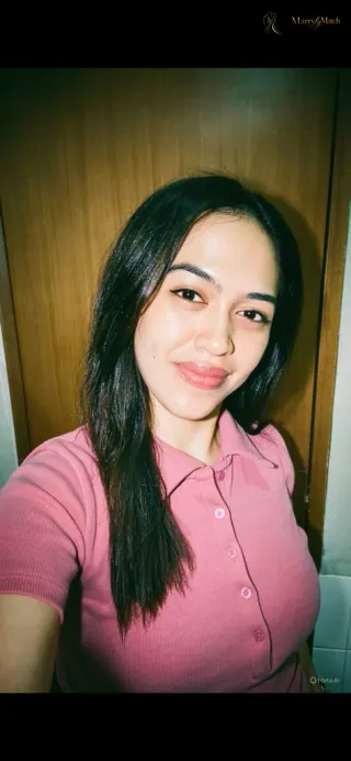Becca, 32