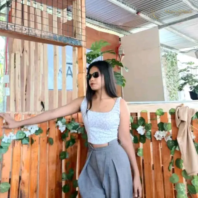 Moniqe, 26