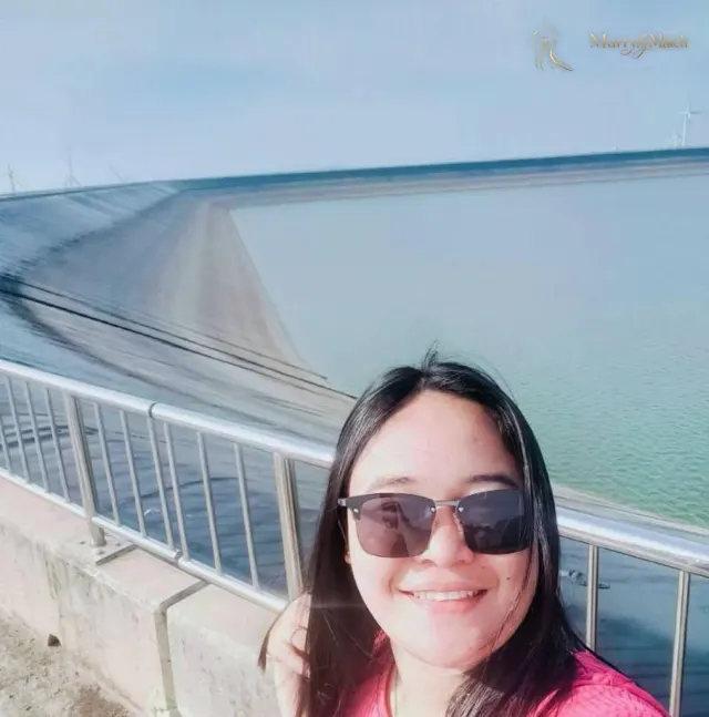 Another photo of Mylene