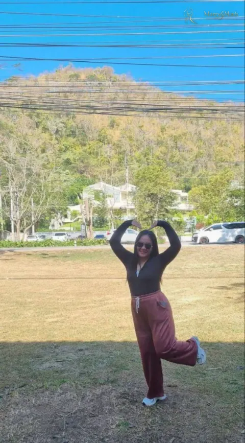 Another photo of Mylene
