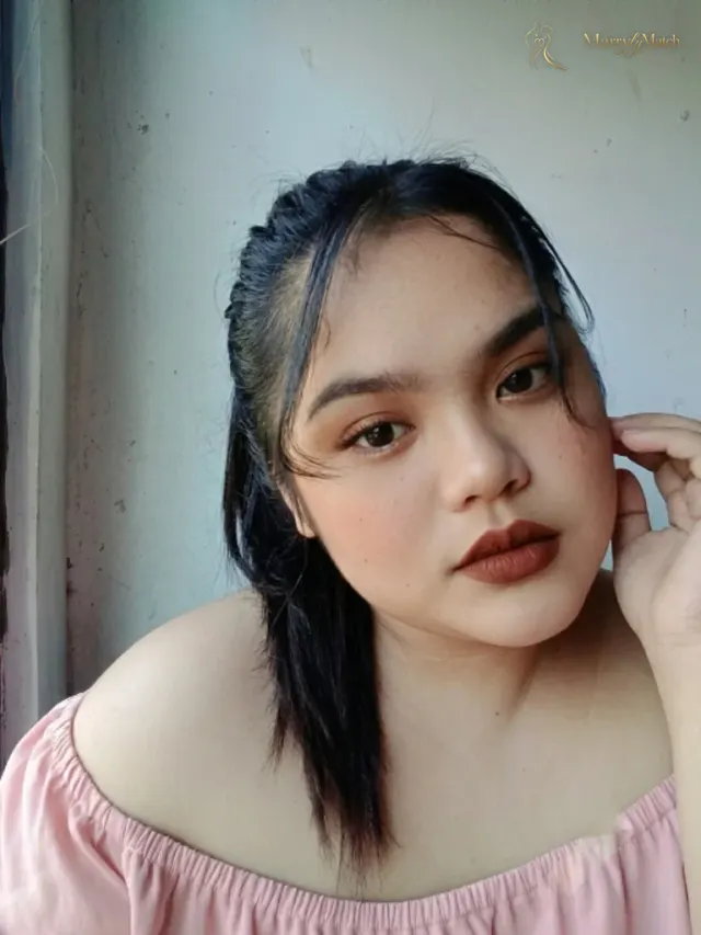 Debbie, 24