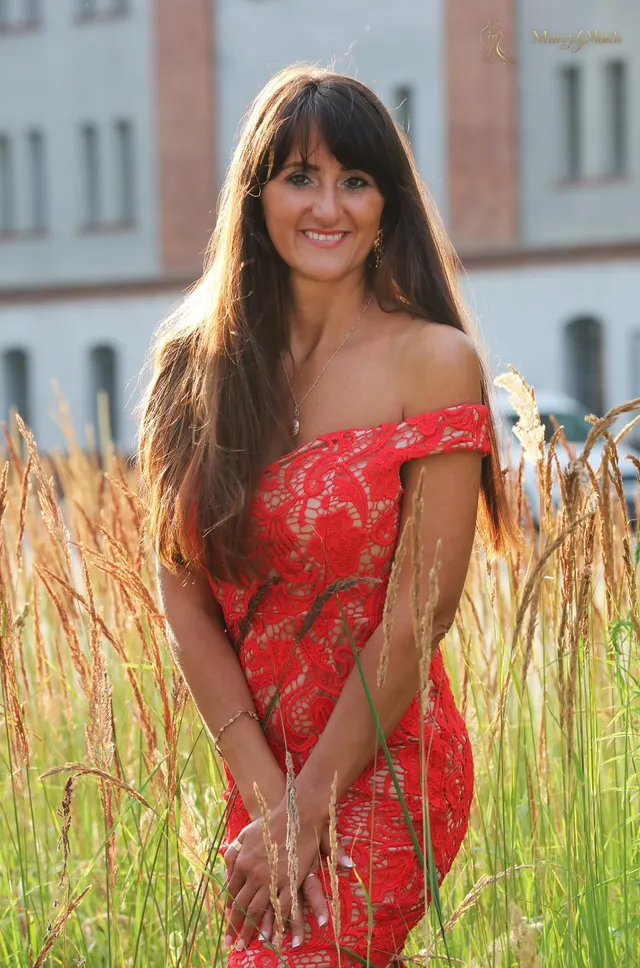 Larisa, 43