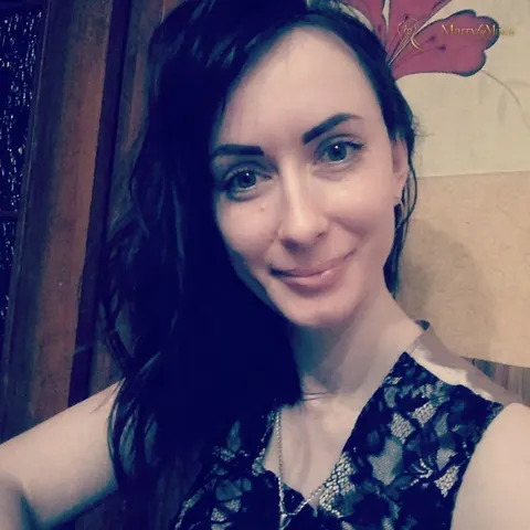 Nadiia, 40