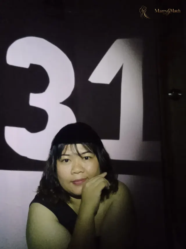 Jesalyn, 32