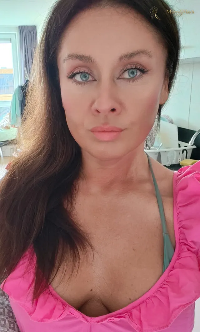 Anna, 49
